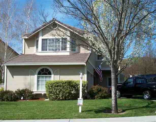 Property Photo:  215 Glasgow Cir  CA 94526-2941 