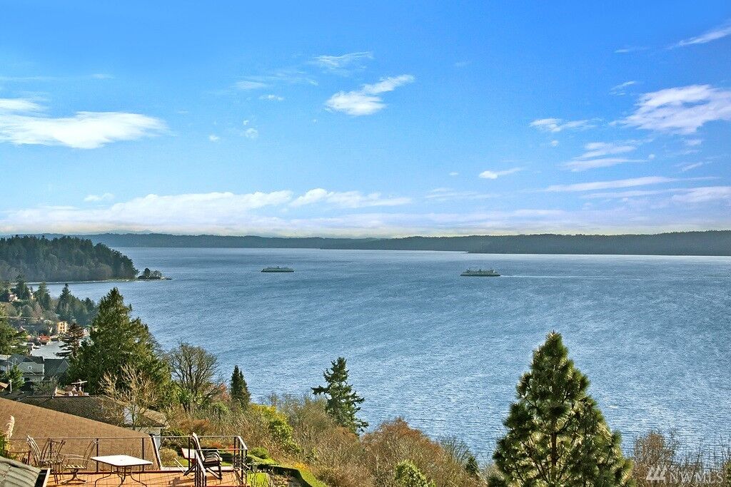 Property Photo:  4721 51st Place SW  WA 98116 