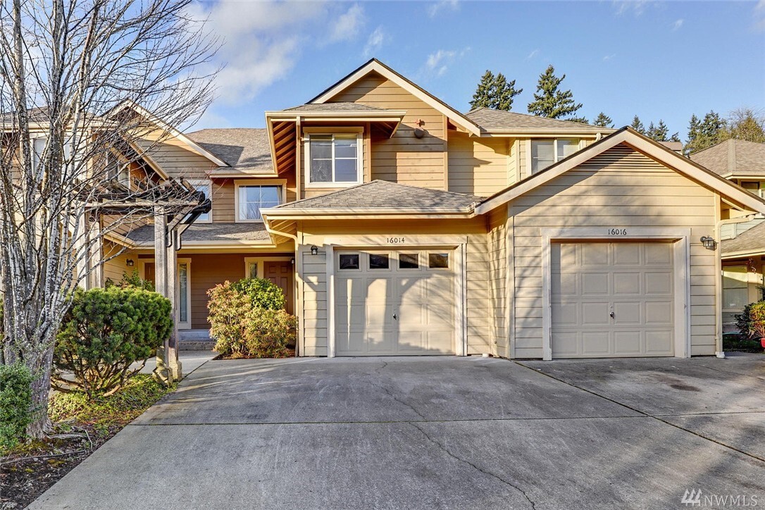 Property Photo: 16014 NE 93rd Way 703 WA 98052