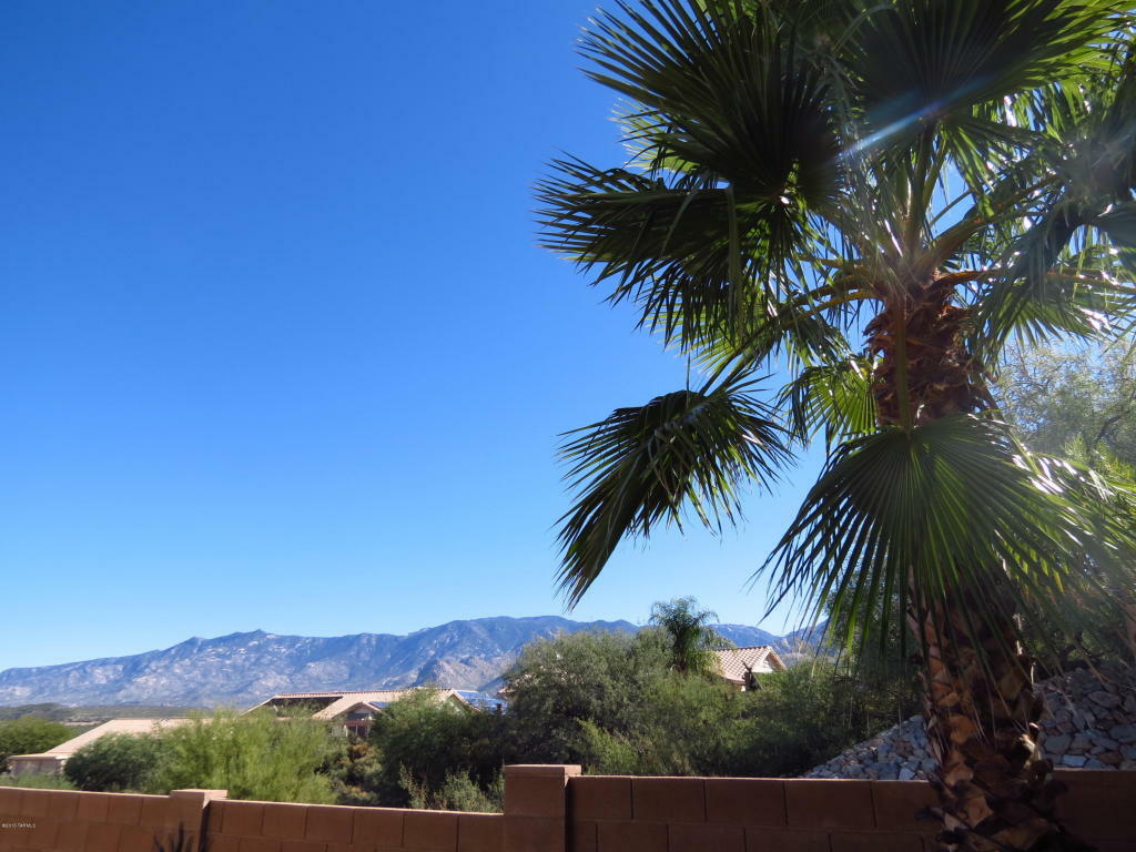 Property Photo: 11916 N Meteor Place AZ 85737