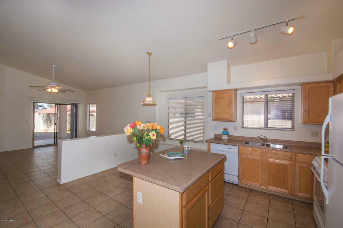 Property Photo:  6182 W Sandburg Court  AZ 85743 