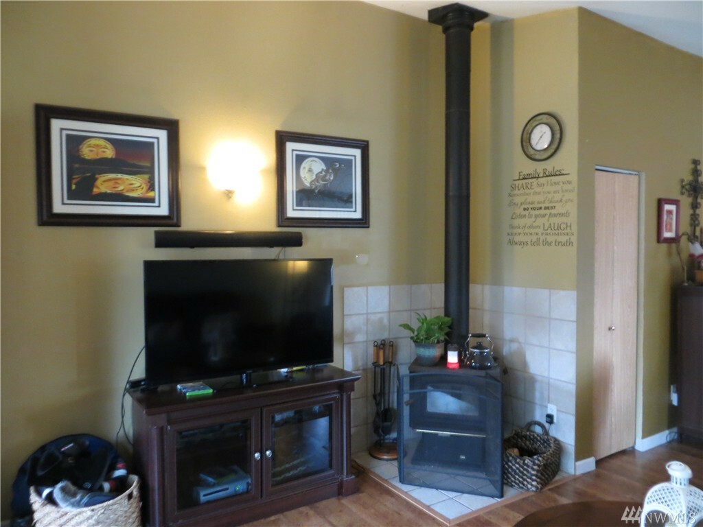 Property Photo:  1603 S 3rd Street  WA 98584 