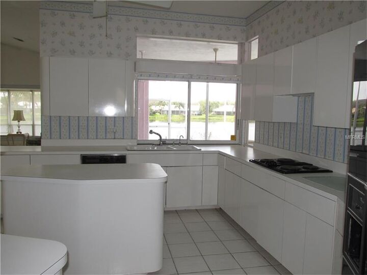 Property Photo: 1433 Gleneagles Drive FL 34292