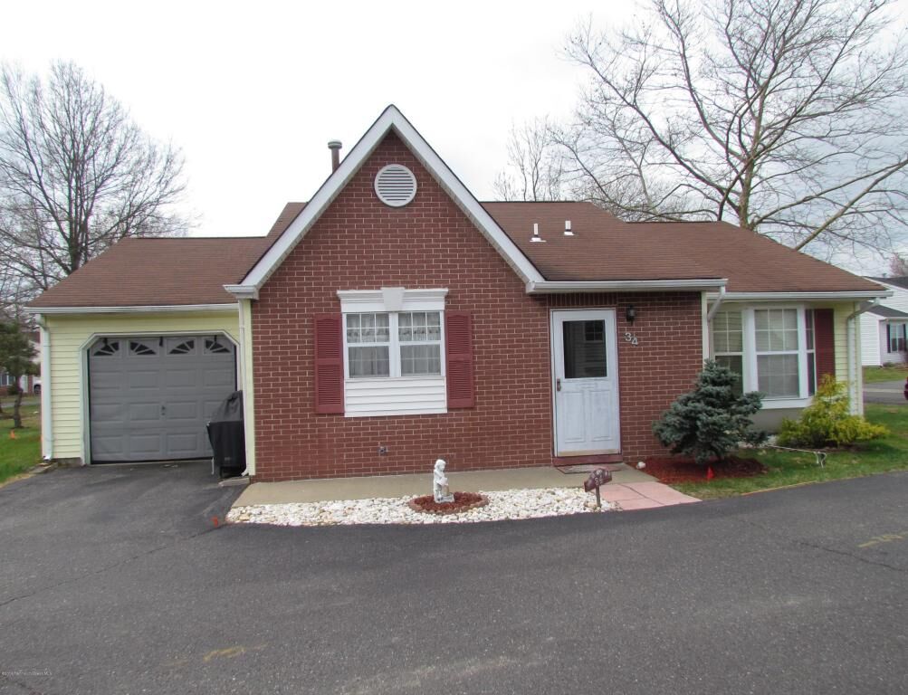 Property Photo:  34 Edgeware Close  NJ 07728 