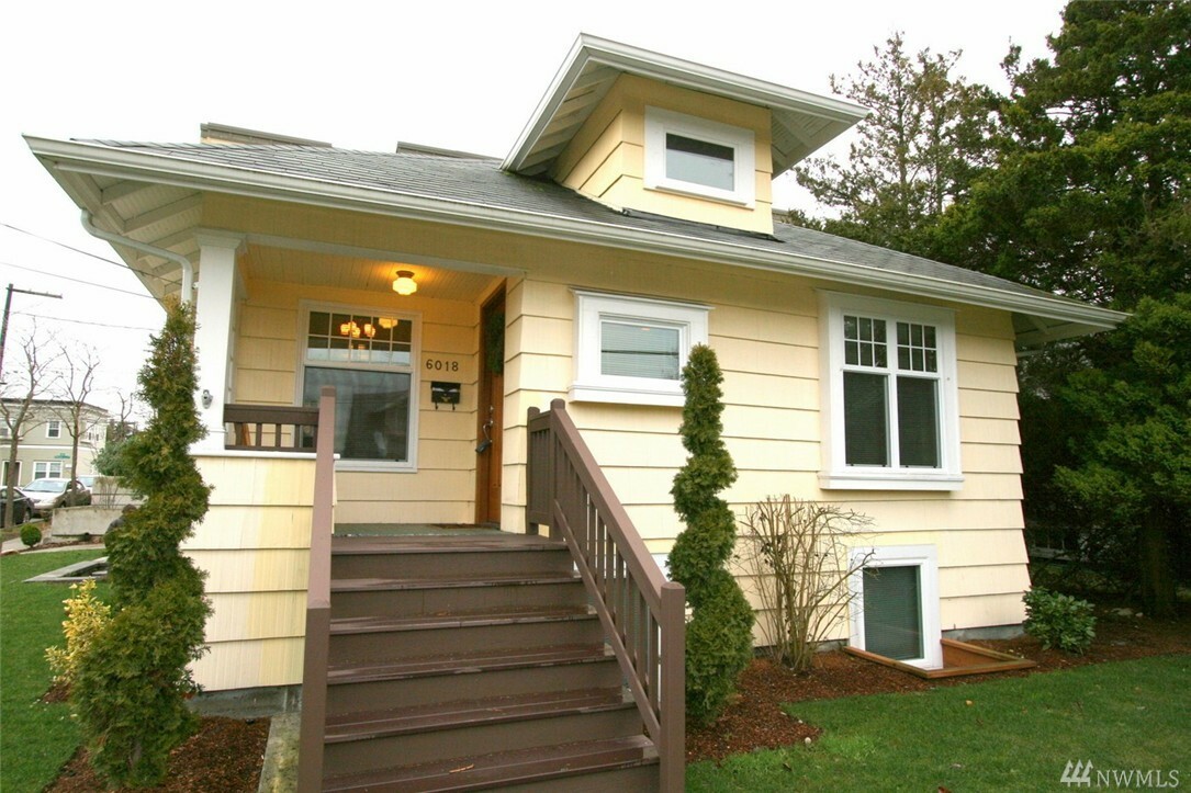 Property Photo:  6018 Greenwood Ave N  WA 98103 