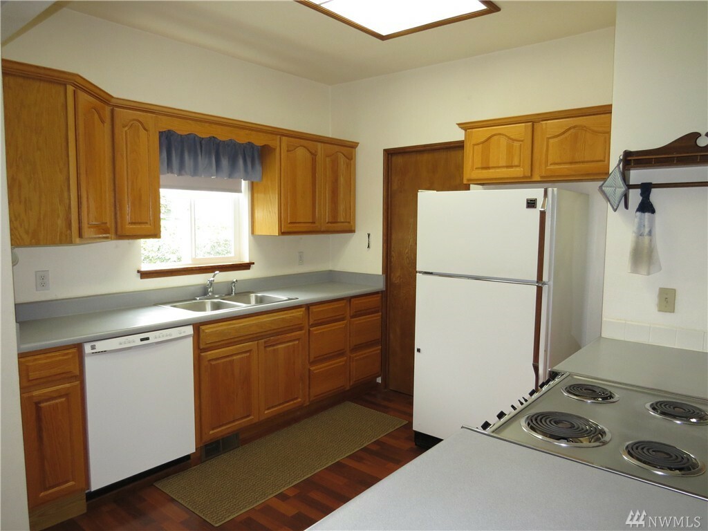 Property Photo:  1102 Buena Vista Ave  WA 98584 