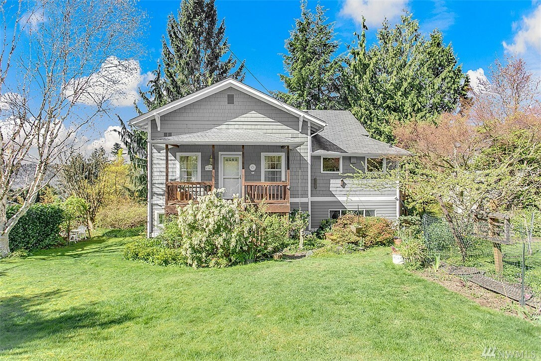 Property Photo:  15605 3rd Ave NE  WA 98019 