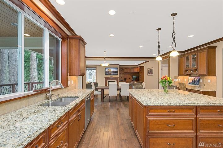 Property Photo:  16525 SE 18th St  WA 98008 
