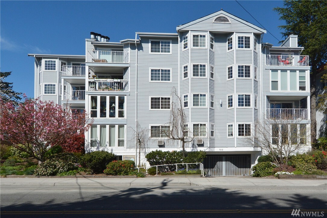 Property Photo: 722 N 85th St 34 WA 98103