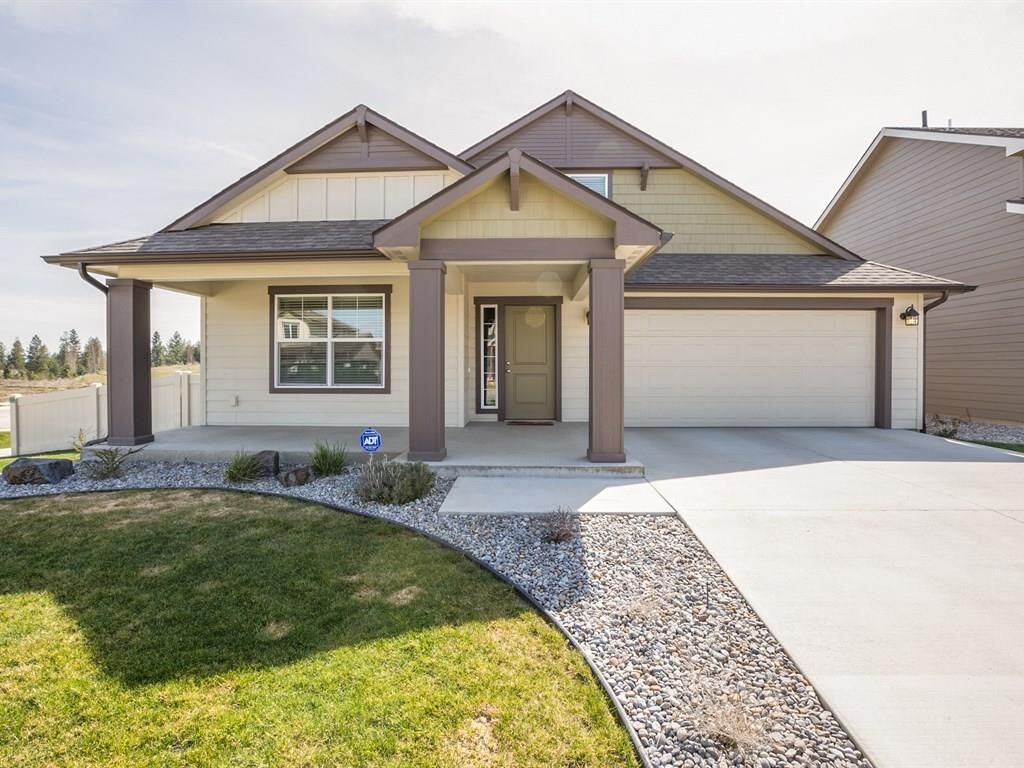 Property Photo: 936 E Colbert Rd WA 99005