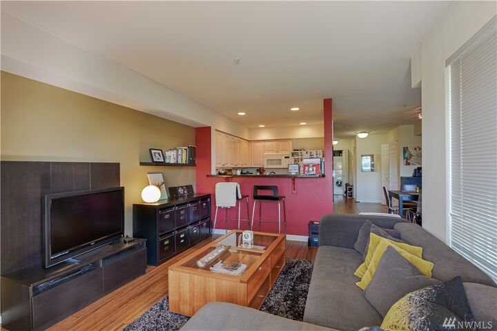 Property Photo: 2530 15th Ave W 307 WA 98119