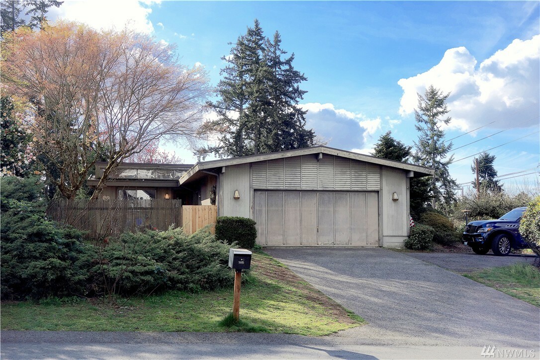 Property Photo:  2261 95th Ave NE  WA 98004 