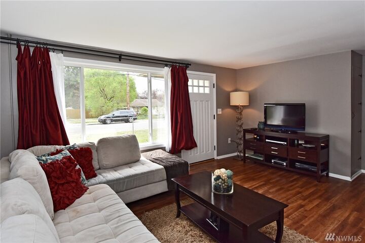 Property Photo:  5701 241st St SW  WA 98043 