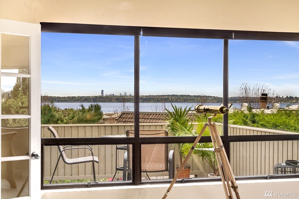 Property Photo:  925 1st Street S  WA 98033 