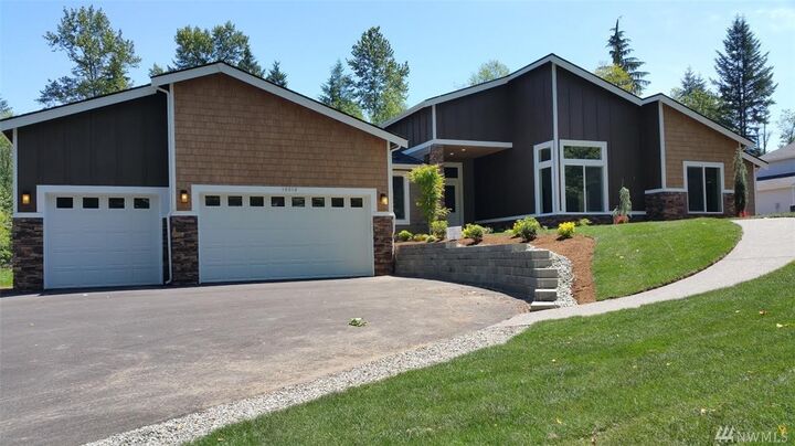 16518 252nd Ave SE  Issaquah WA 98027 photo