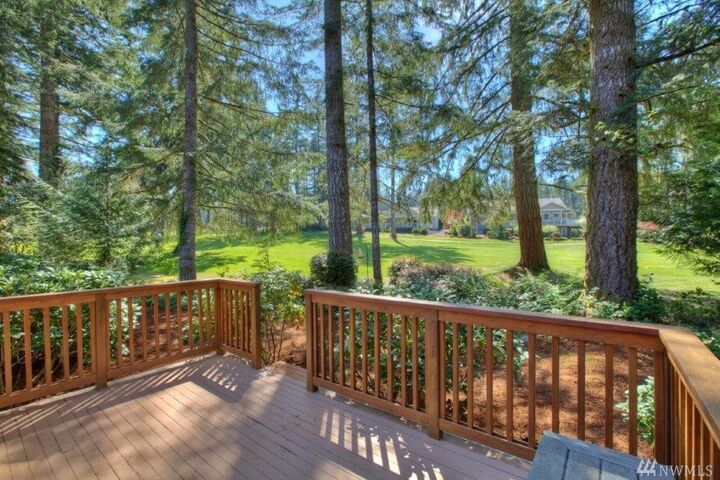 Property Photo:  60 E Country Club Drive E  WA 98592