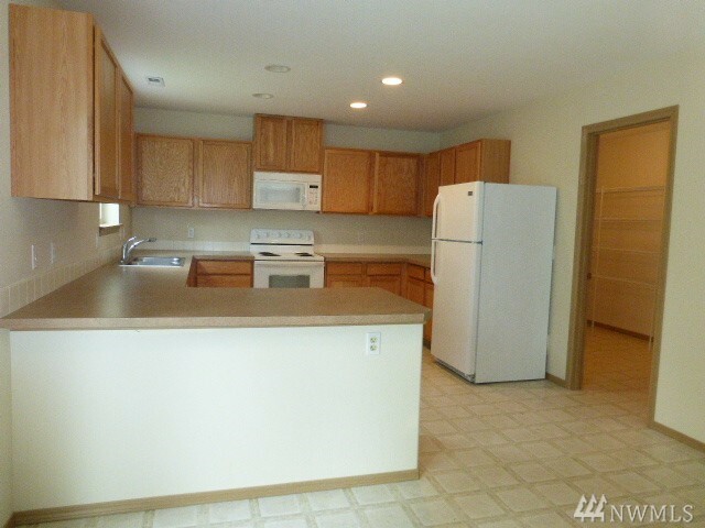 Property Photo: 24507 183rd Ave SE WA 98042