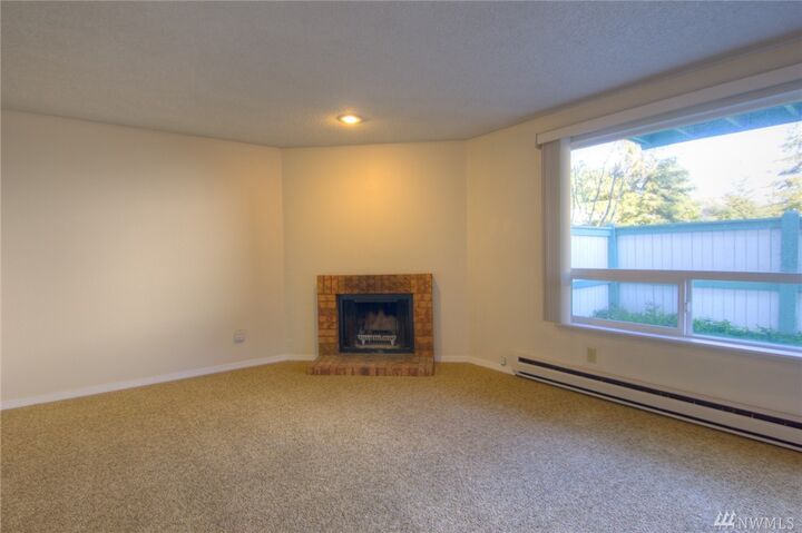 Property Photo: 1702 SW 318th Place A WA 98023