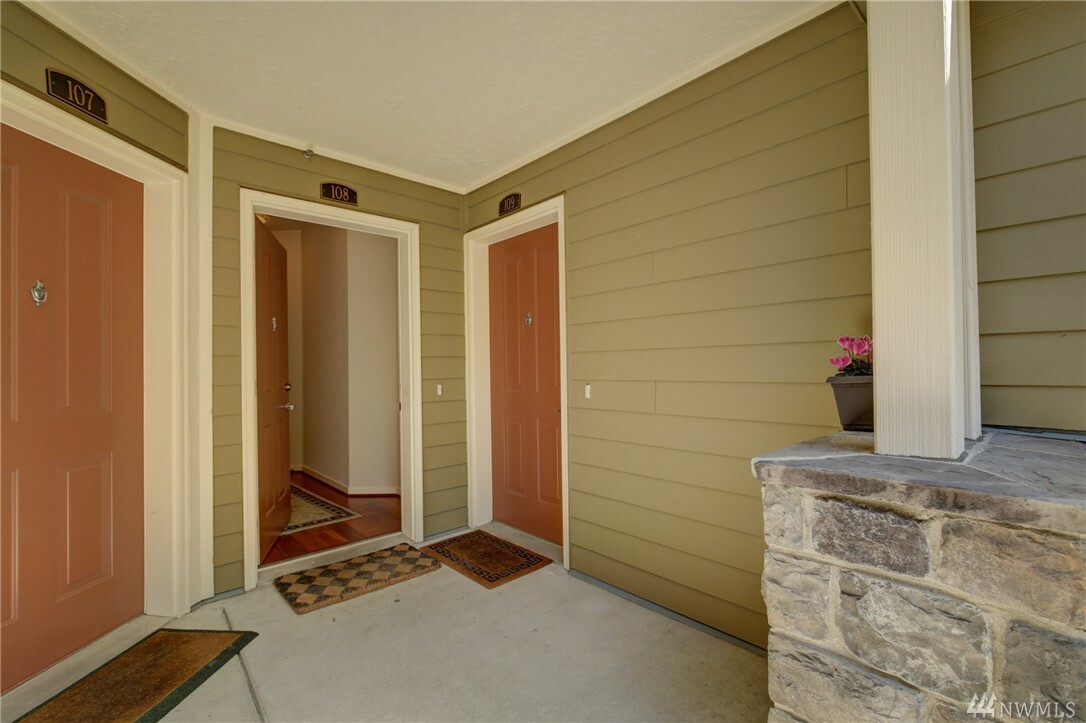 Property Photo:  4309 Issaquah Pine Lake Rd SE 108  WA 98075 