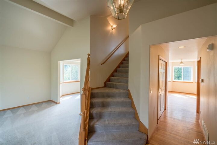 Property Photo: 425 S 38th Place WA 98274