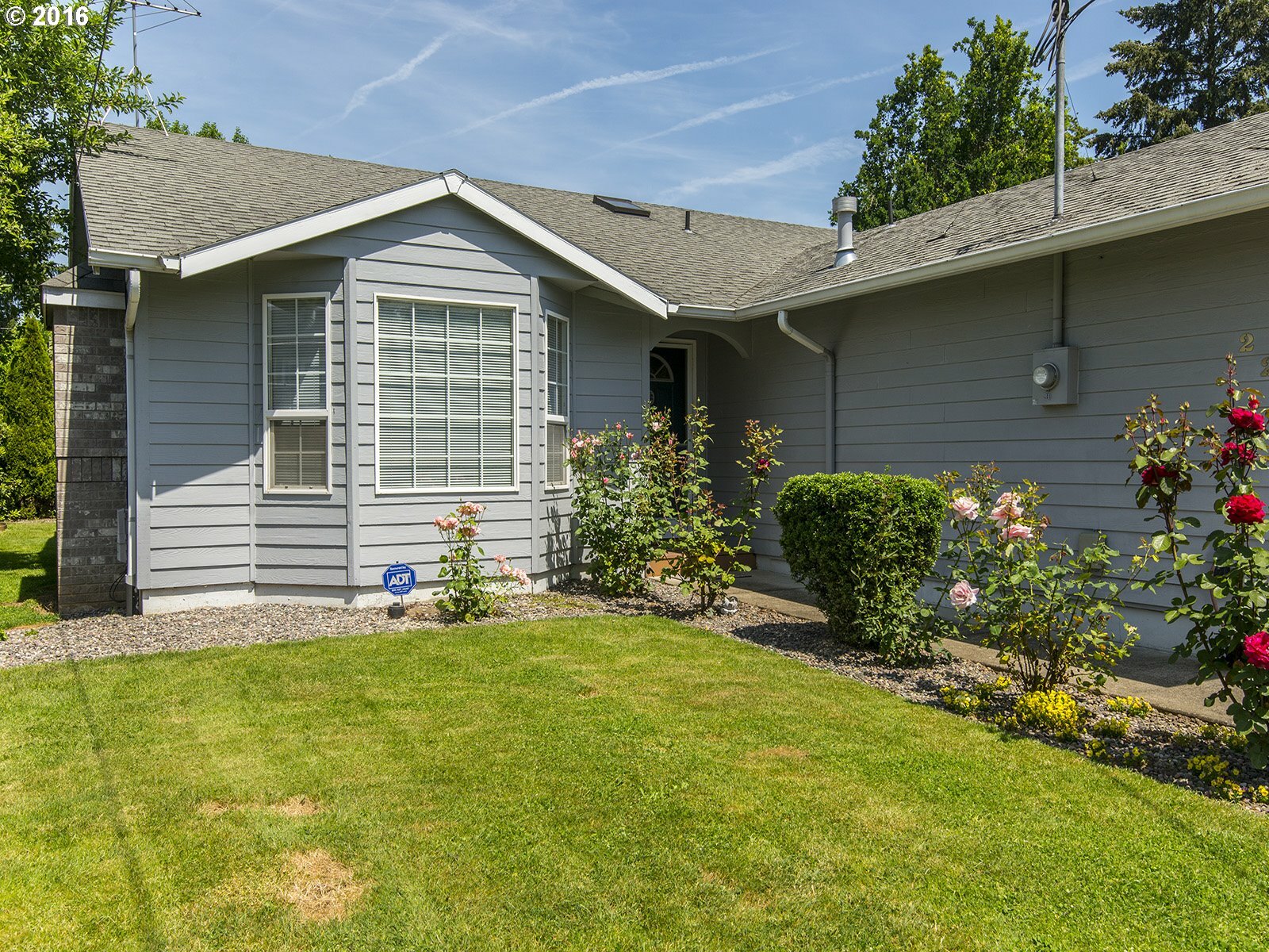 Property Photo:  2200 SE 90th Ave  OR 97216 