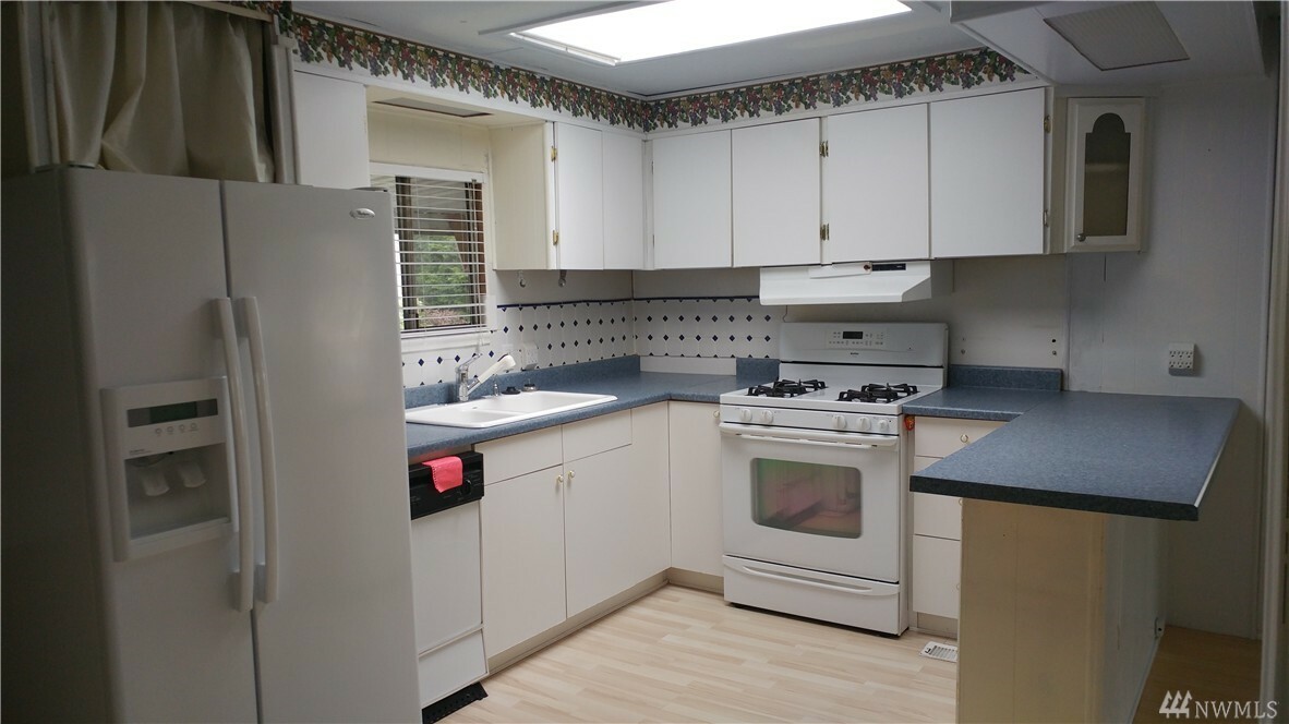 Property Photo: 2302 R St SE 69 WA 98002