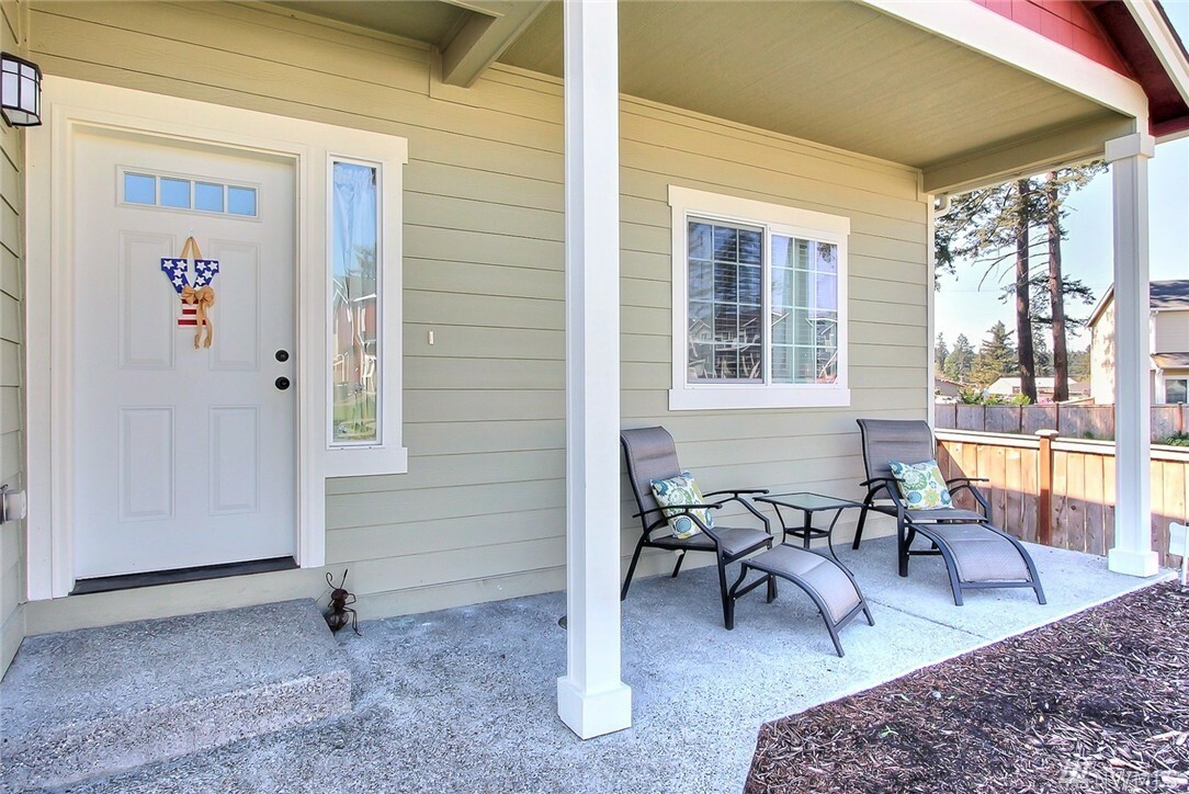 Property Photo: 1104 206th St E WA 98387