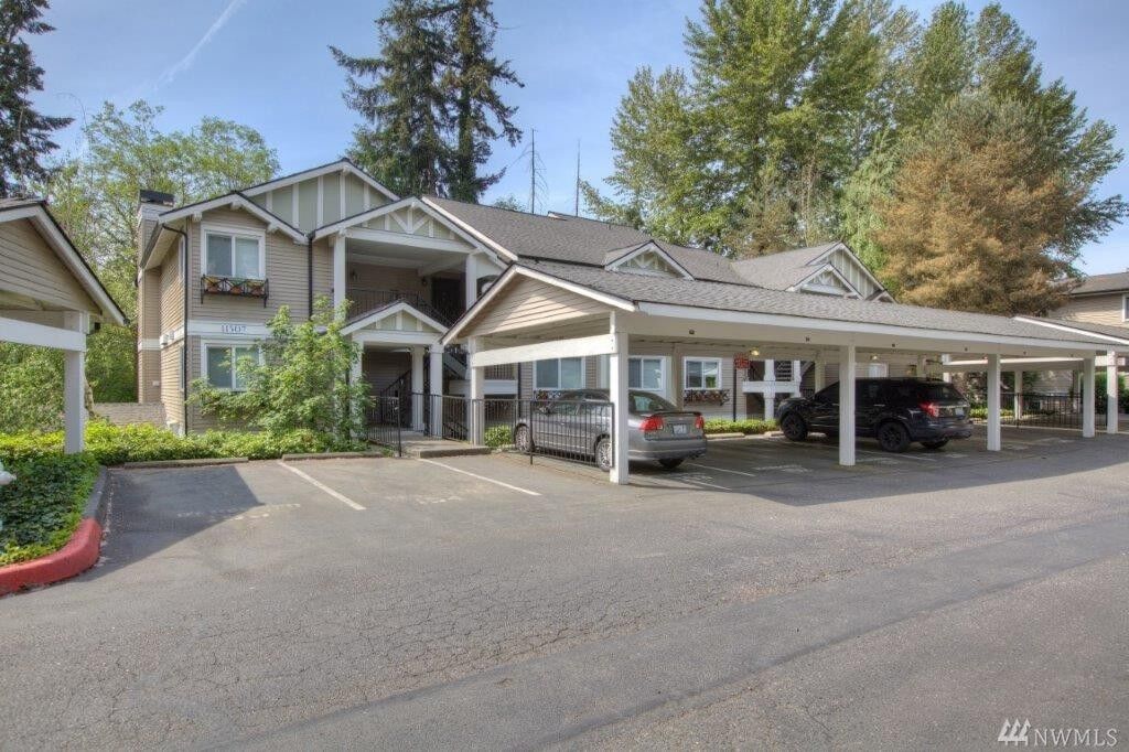 Property Photo: 11307 NE 128th Street G-102 WA 98034