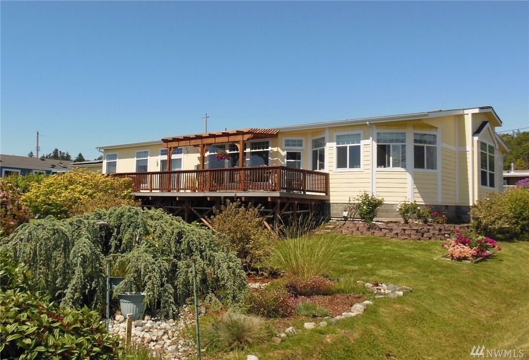 Property Photo: 5503 Seavue Rd WA 98230