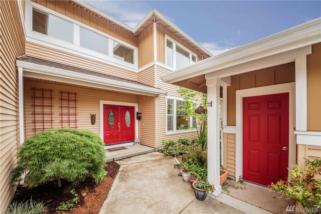 Property Photo:  6737 Montevista Dr SE  WA 98092 