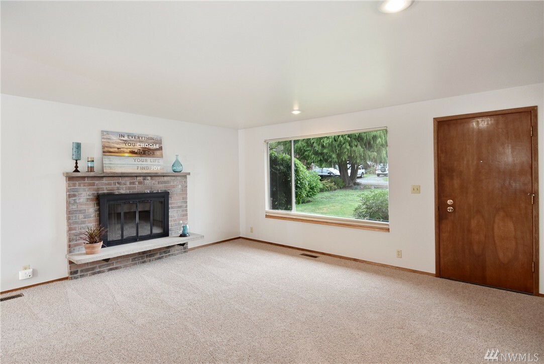 Property Photo:  16235 12th Ave SW  WA 98166 