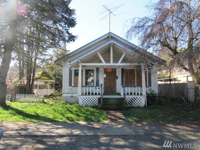 Property Photo:  811 W Cota St  WA 98584 