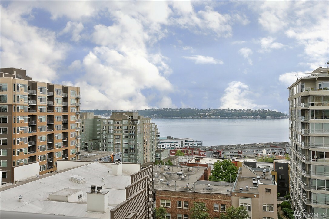 Property Photo:  2911 2nd Ave 911  WA 98121 