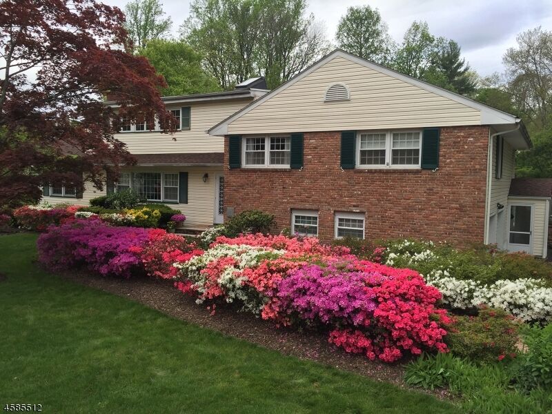 Property Photo:  27 Old Glen Rd  NJ 07960 