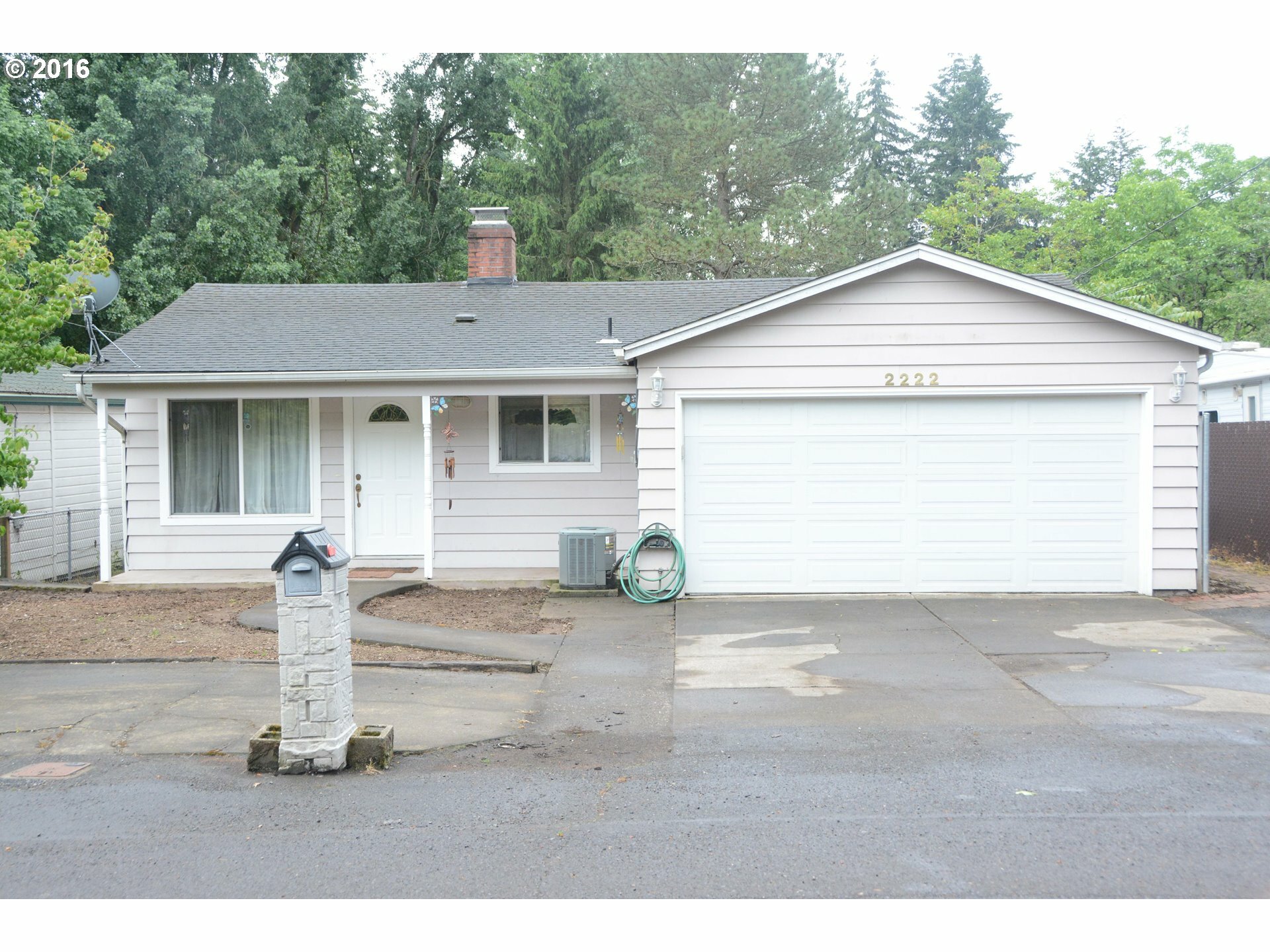 Property Photo:  2222 SE Evergreen St  OR 97222 