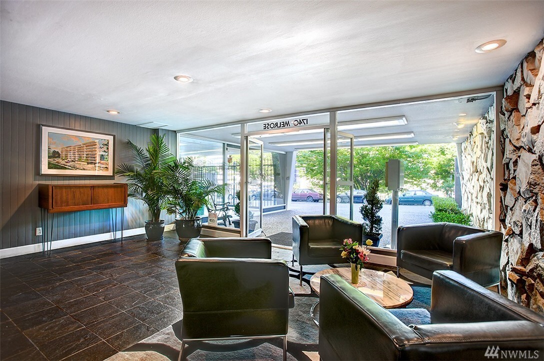 Property Photo: 1740 Melrose Ave 202 WA 98122