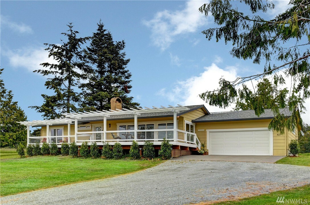 Property Photo: 827 S West Camano Dr WA 98282