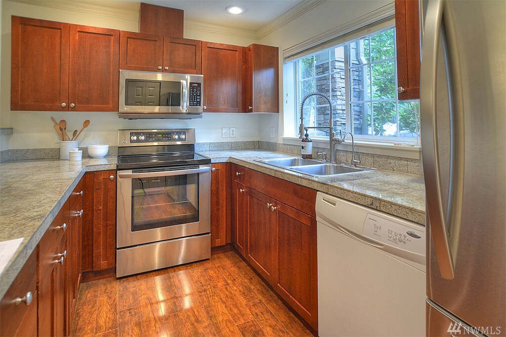 Property Photo: 25025 SE Klahanie Blvd D102 WA 98029