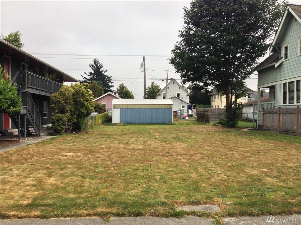 Property Photo:  1913 Hoyt Ave  WA 98201 