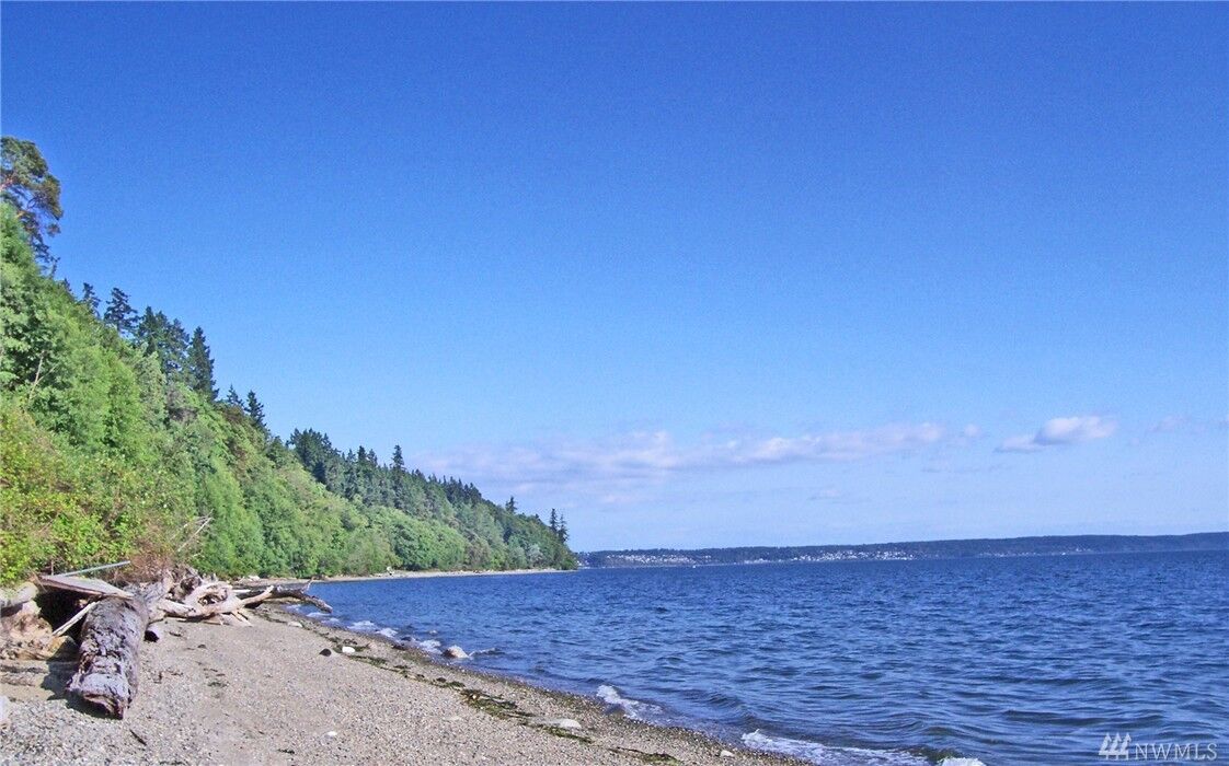 Property Photo:  1 X  Leschi Way  WA 98333 