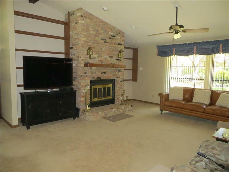 Property Photo: 203 E Greentree Lane FL 32746