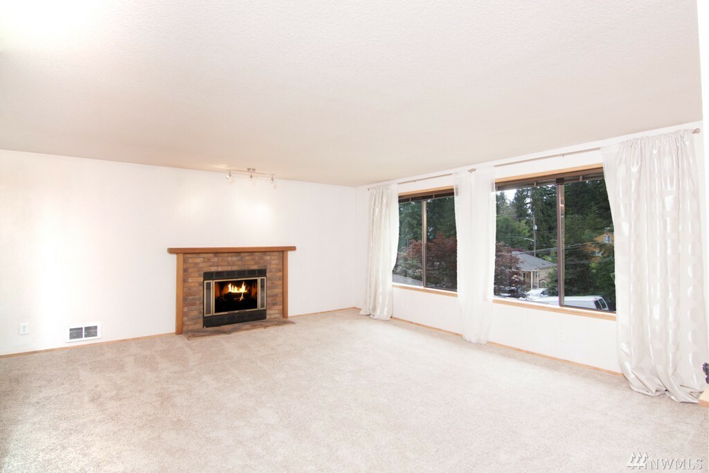 Property Photo:  1116 NE 198th  WA 98155 