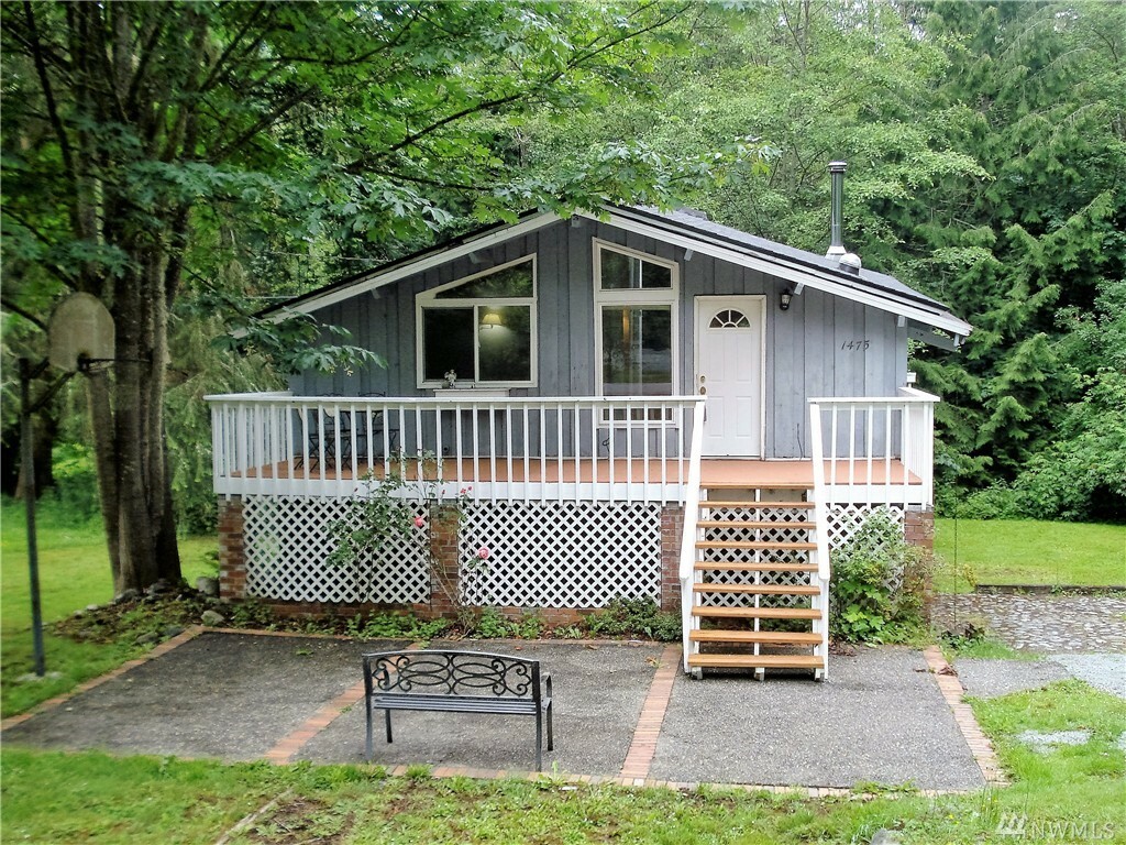 Property Photo:  1475 Graham Dr  WA 98282 