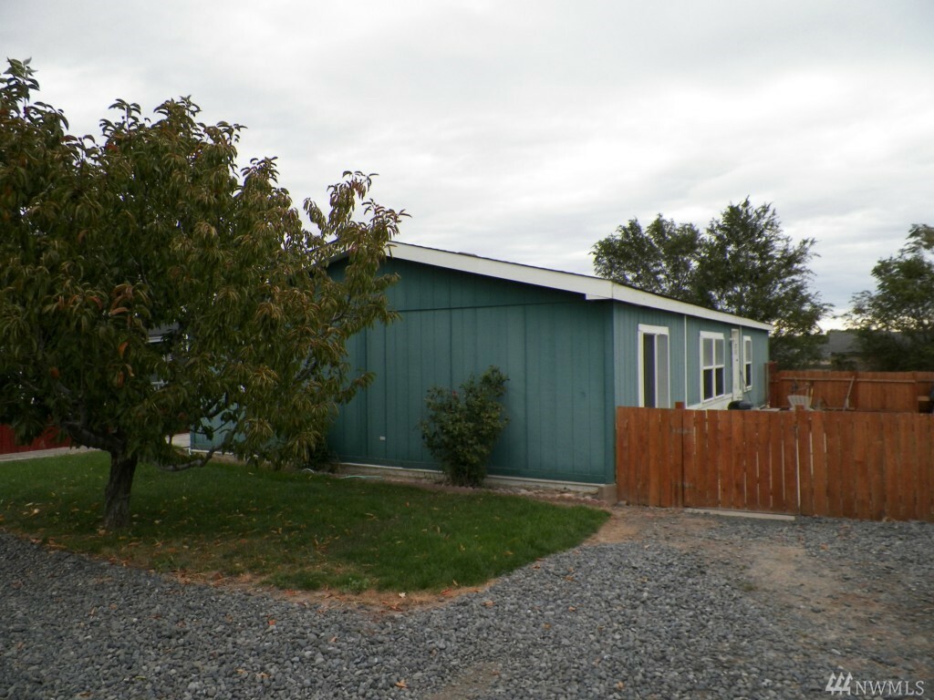 Property Photo:  726 Buttercup St S  WA 98851 