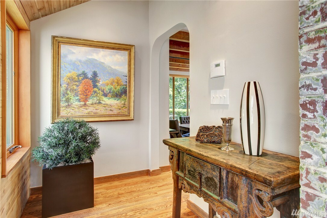 Property Photo: 1502 Madrona Dr WA 98122