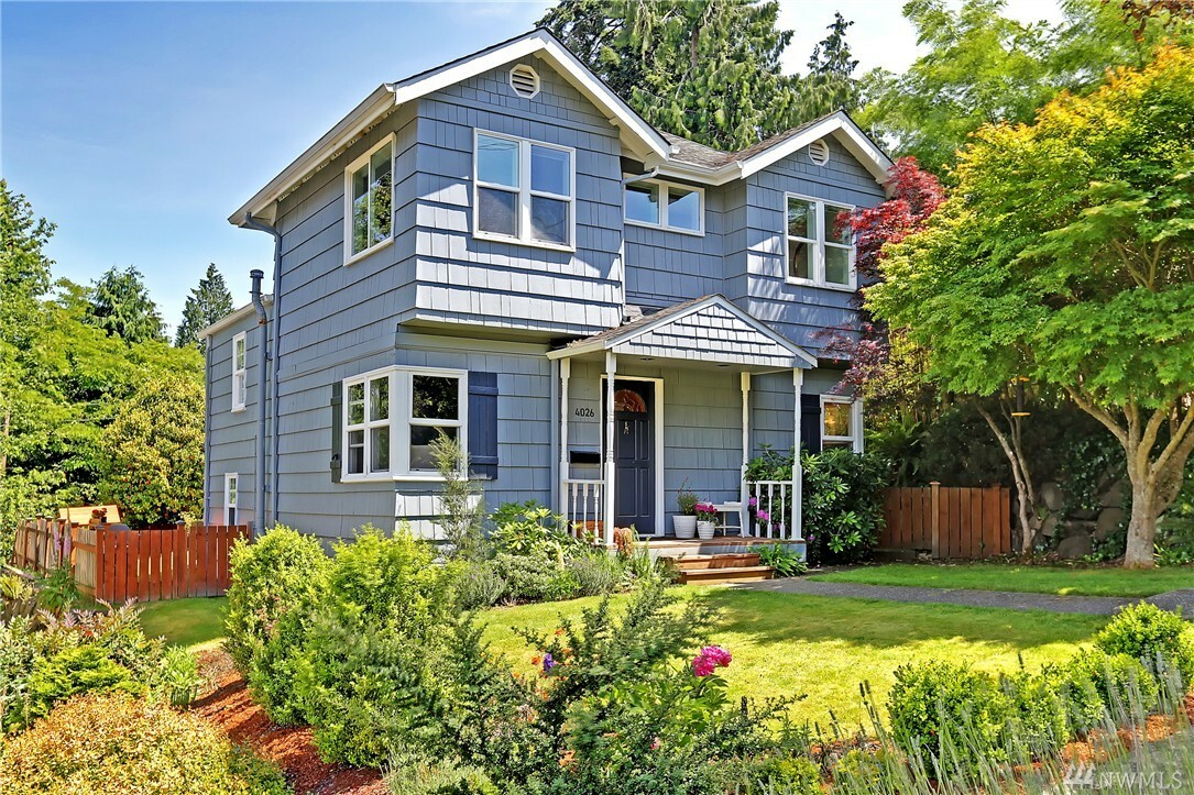 Property Photo:  4026 31st Ave W  WA 98199 