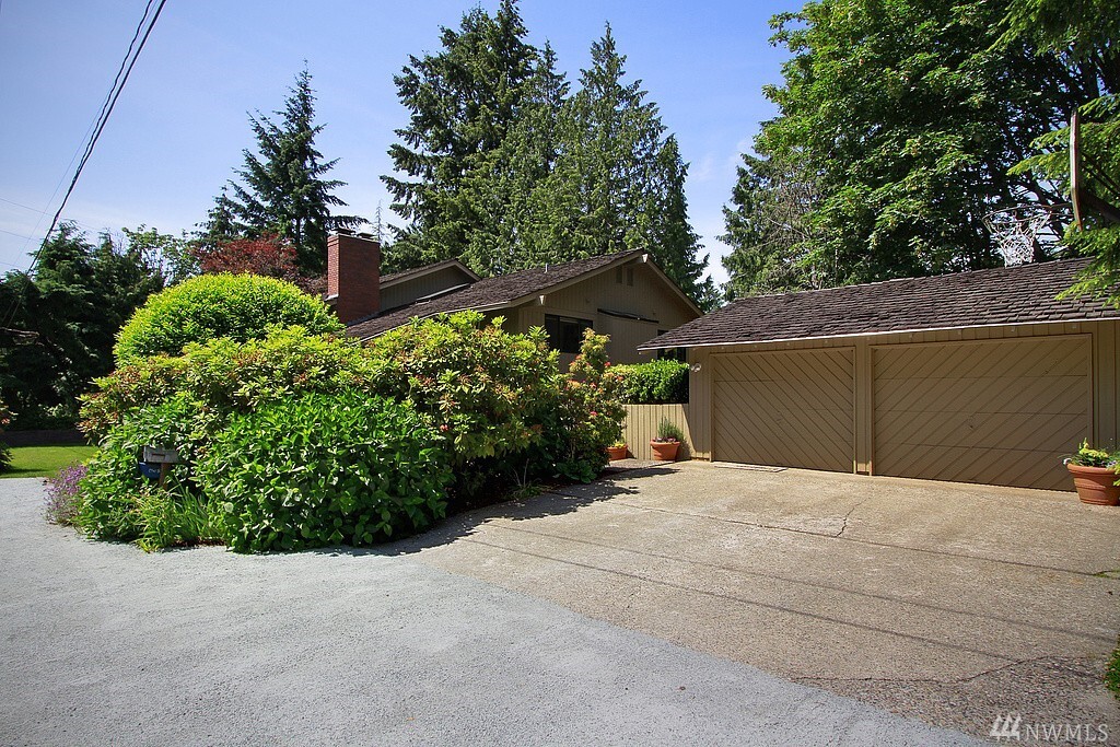 Property Photo: 4760 89th Ave SE WA 98040