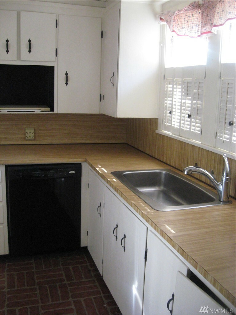 Property Photo: 1022 SW 152nd St WA 98166
