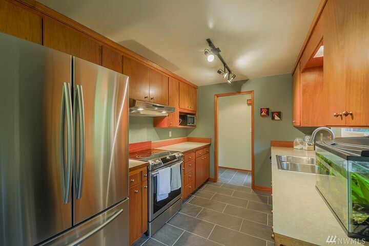 Property Photo:  465 Mountain Park Blvd SW  WA 98027 