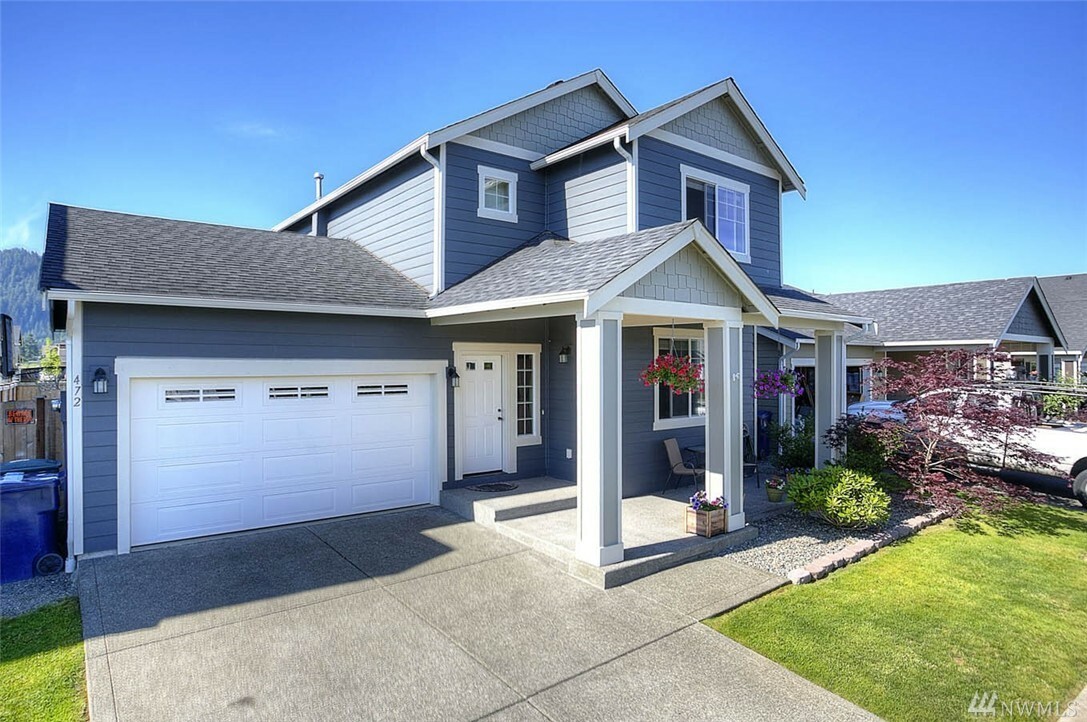 Property Photo:  472 Petersen Dr E  WA 98022 